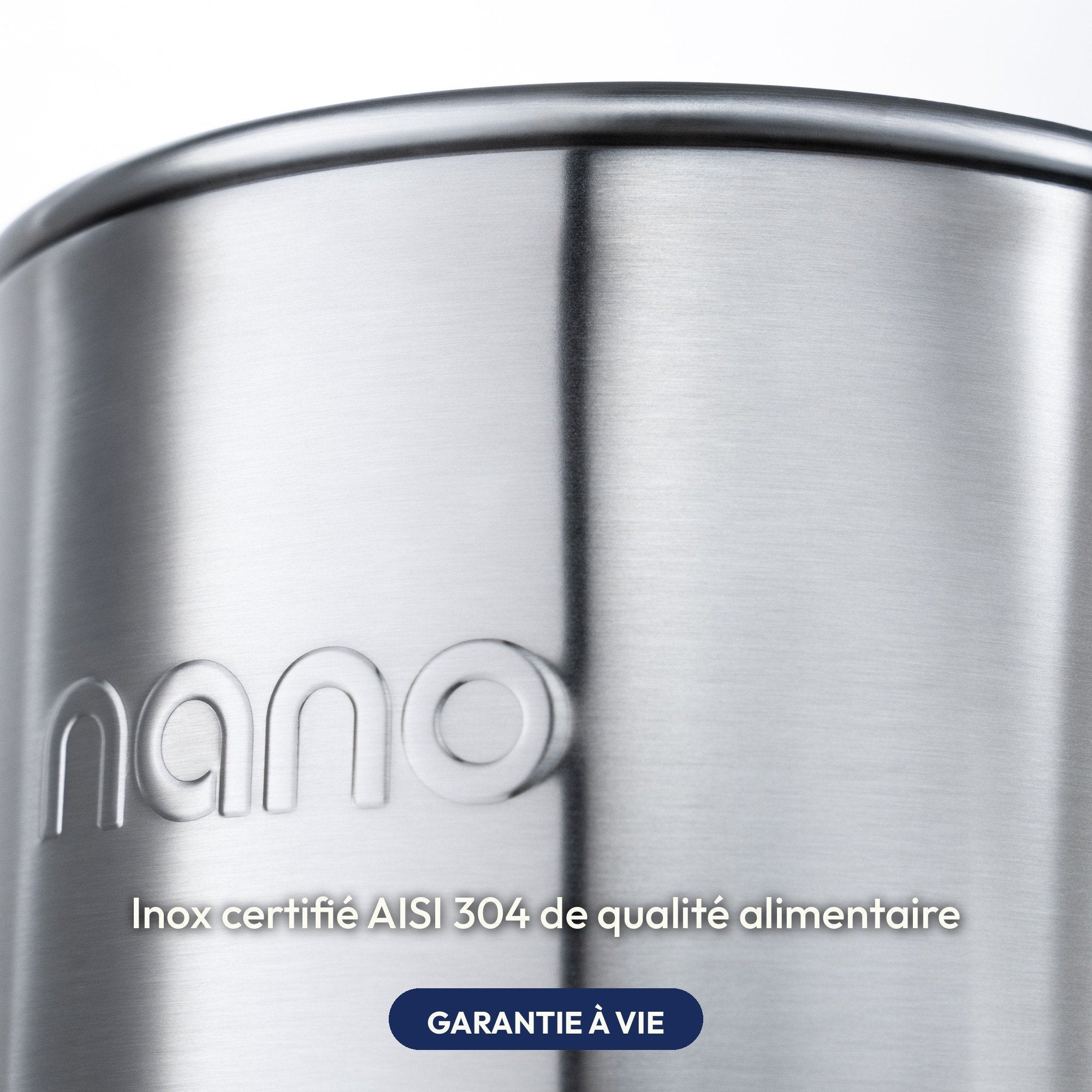 Logo nano gravé sur la cuve en inox du filtre à gravité